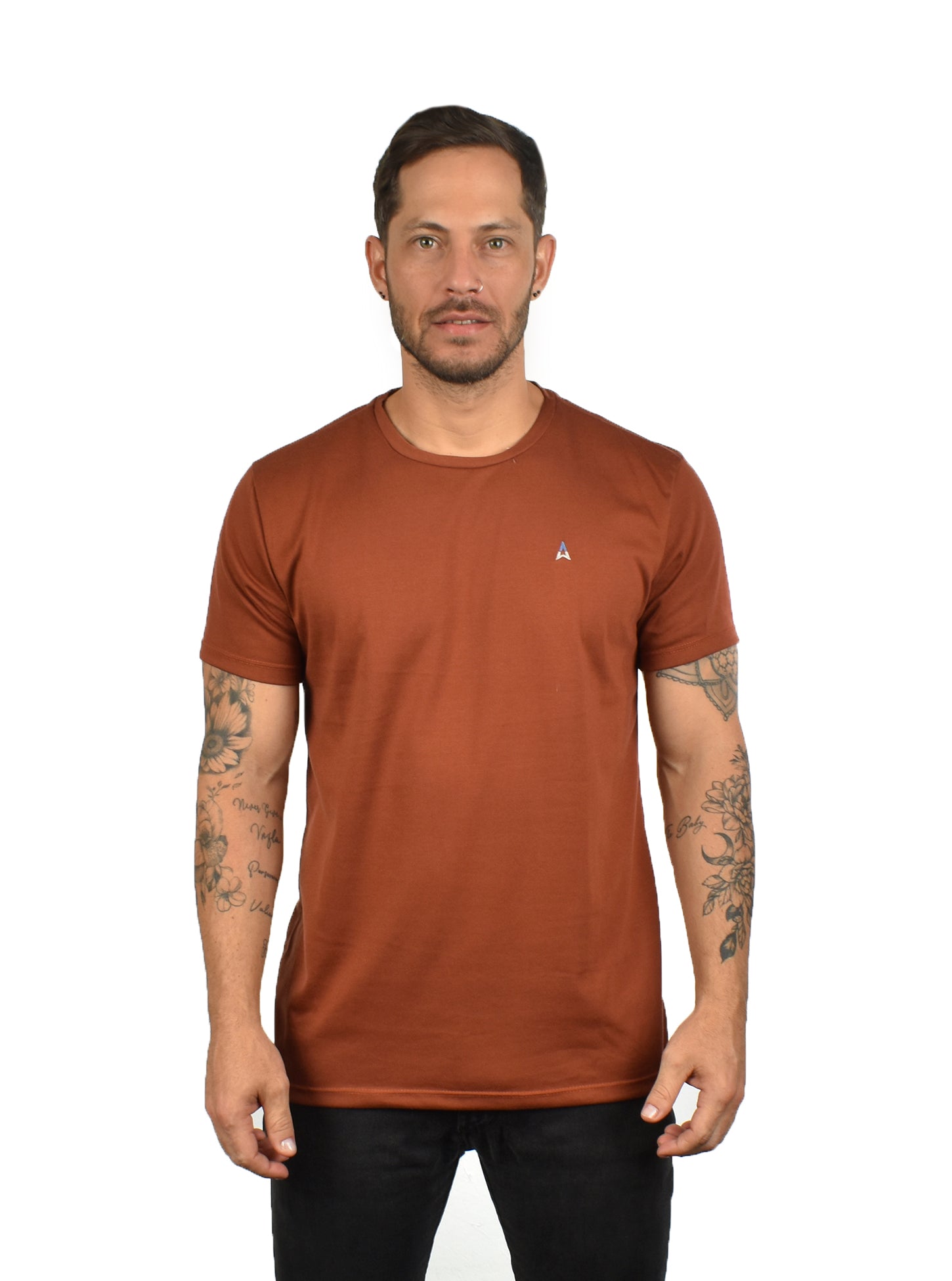 Camiseta basica para hombre con bordado en el frente Hamer